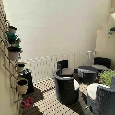 Apartment Charming 2-bedroom 2 Bath -