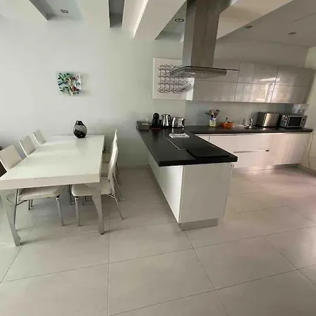 Charming 2-bedroom 2 Bath - Sliema