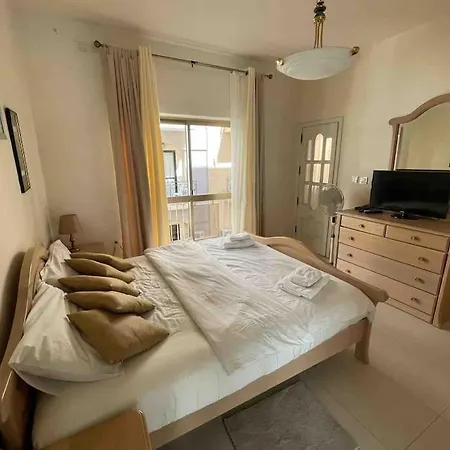 Apartman Charming 2-bedroom 2 Bath -