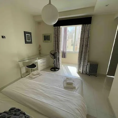 Charming 2-bedroom 2 Bath - Sliema