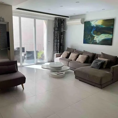 Charming 2-bedroom 2 Bath - Lägenhet Sliema