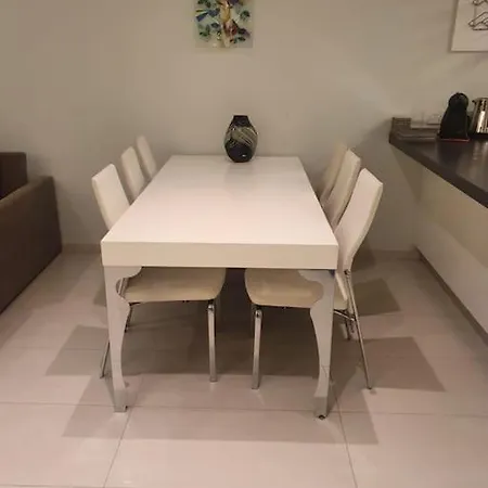 Charming 2-bedroom 2 Bath - Sliema