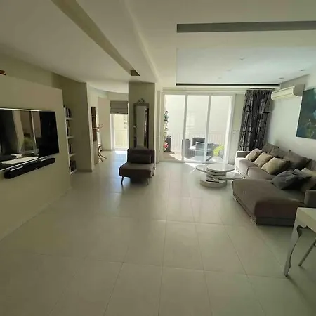 Charming 2-bedroom 2 Bath - * Sliema