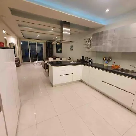 Charming 2-bedroom 2 Bath - * Sliema